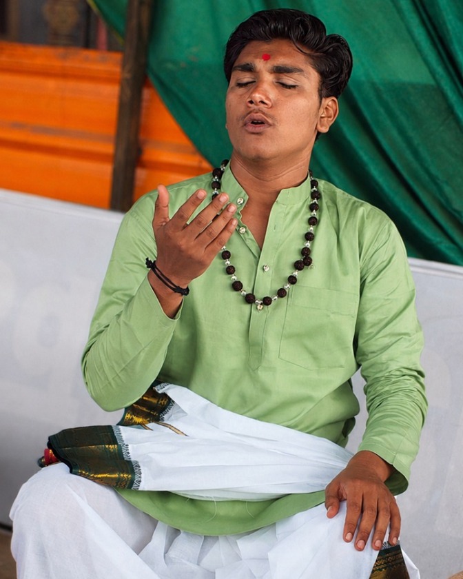 आचार्य जी साधना में